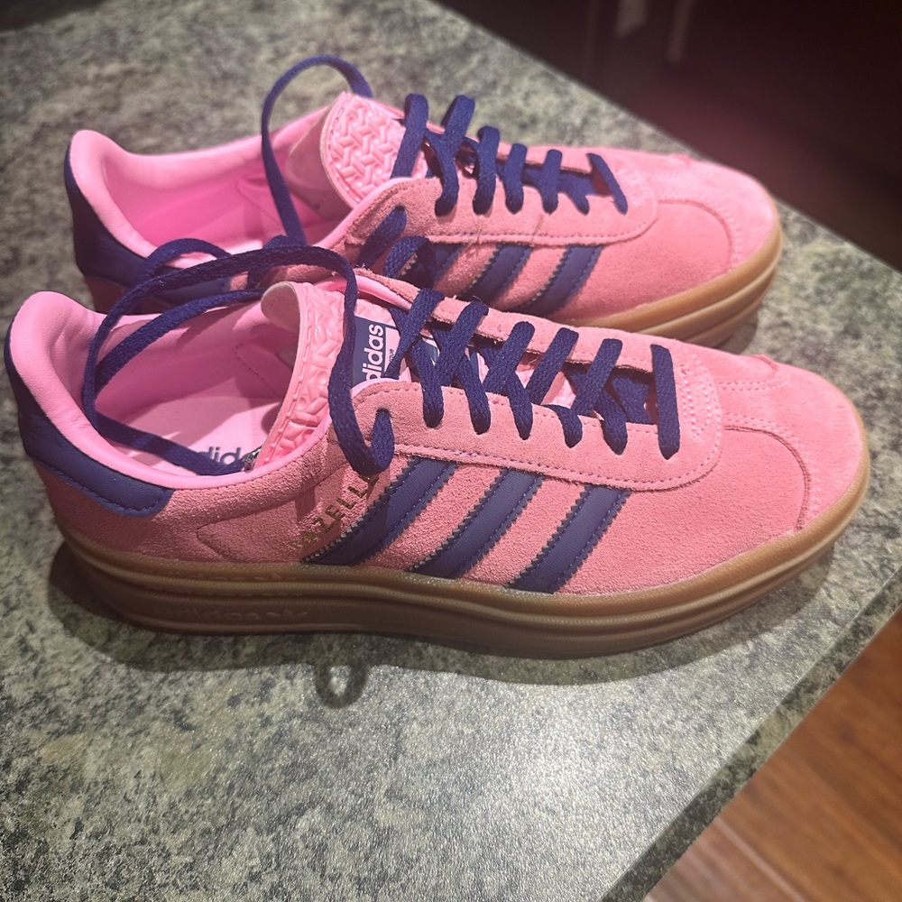 Adidas gazelle size 7 new